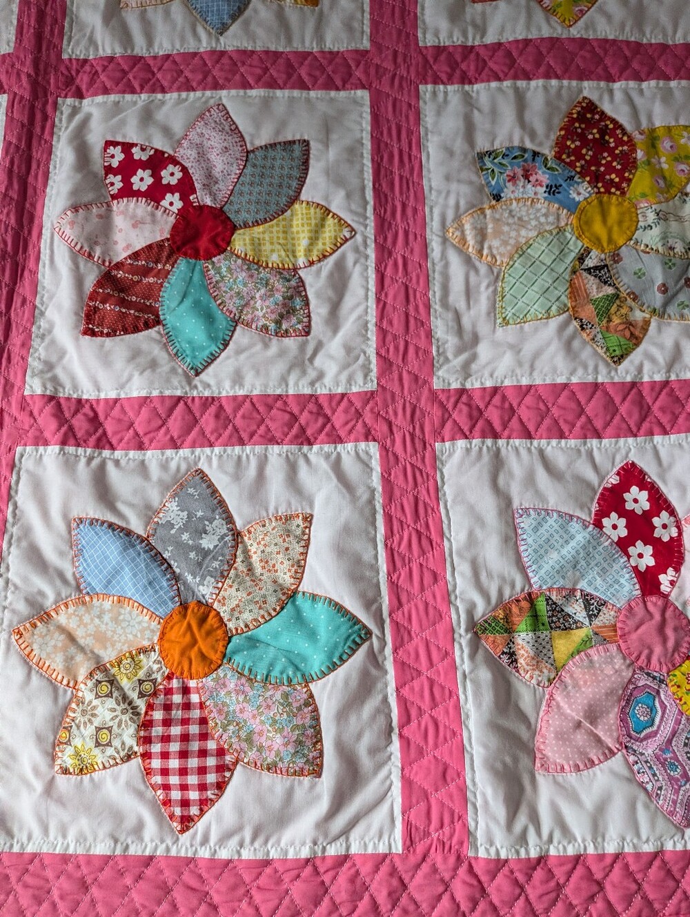 VINTAGE Handmade Pink Multicolored Grannycore Floral Patchwork Cotton Quilt Kid - Picture 3 of 8